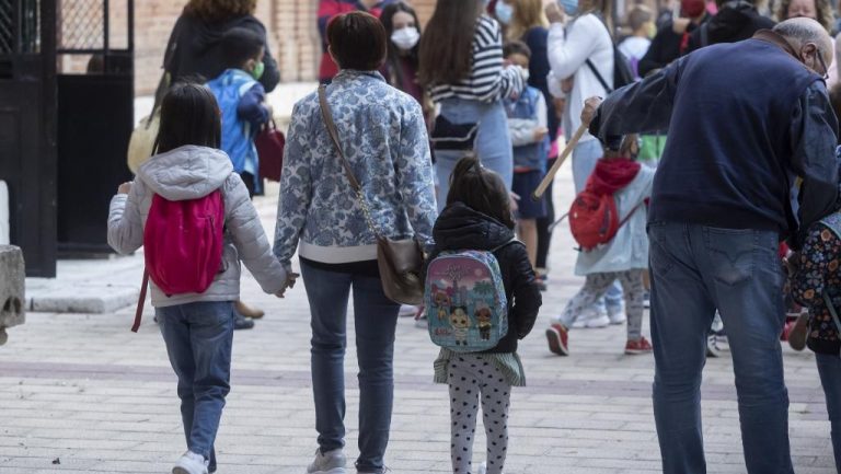 Es legal privar a un niño del recreo