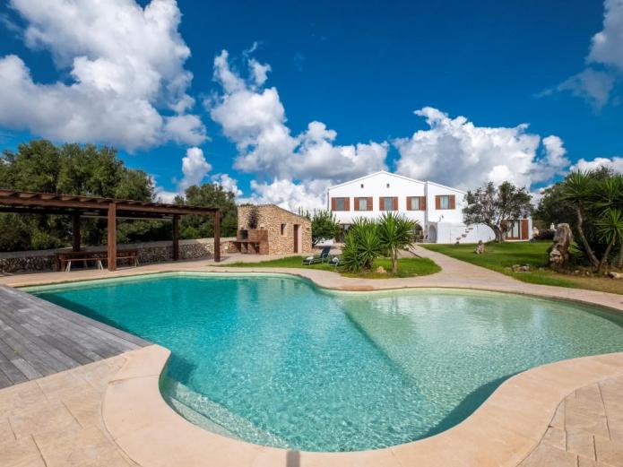 ¿Es legal enterrar a una persona en una finca privada?